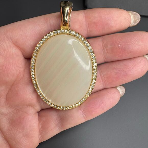 Premier Designs Mother of Pearl Enhancer Pendant Double Sided Magnetic - Picture 4 of 5